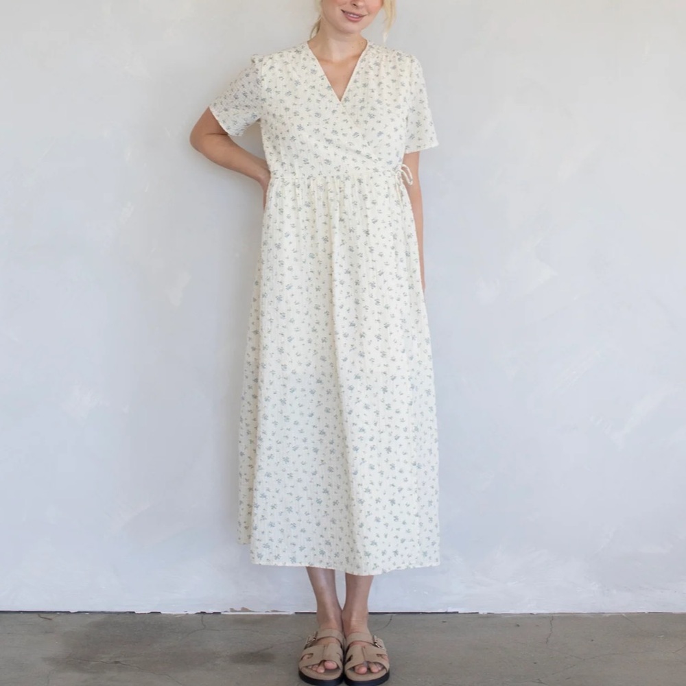 Chic Ivory Floral Maxi Dress